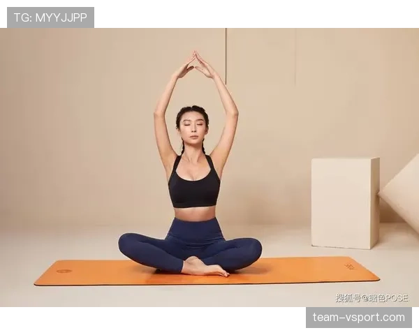 何冰娇训练完随手啃个苹果，这自律程度真的服了