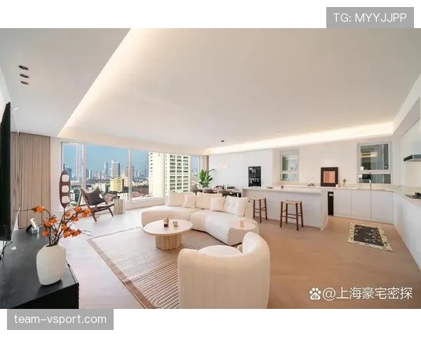 瑞安·洛赫特家里泳池比别人家客厅还大，训练完直接开派对？
